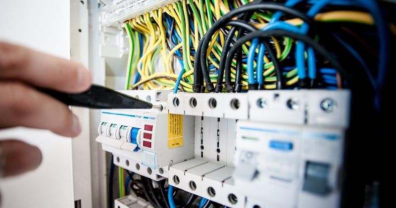 Comment changer un interrupteur électrique en toute sécurité sans se tromper